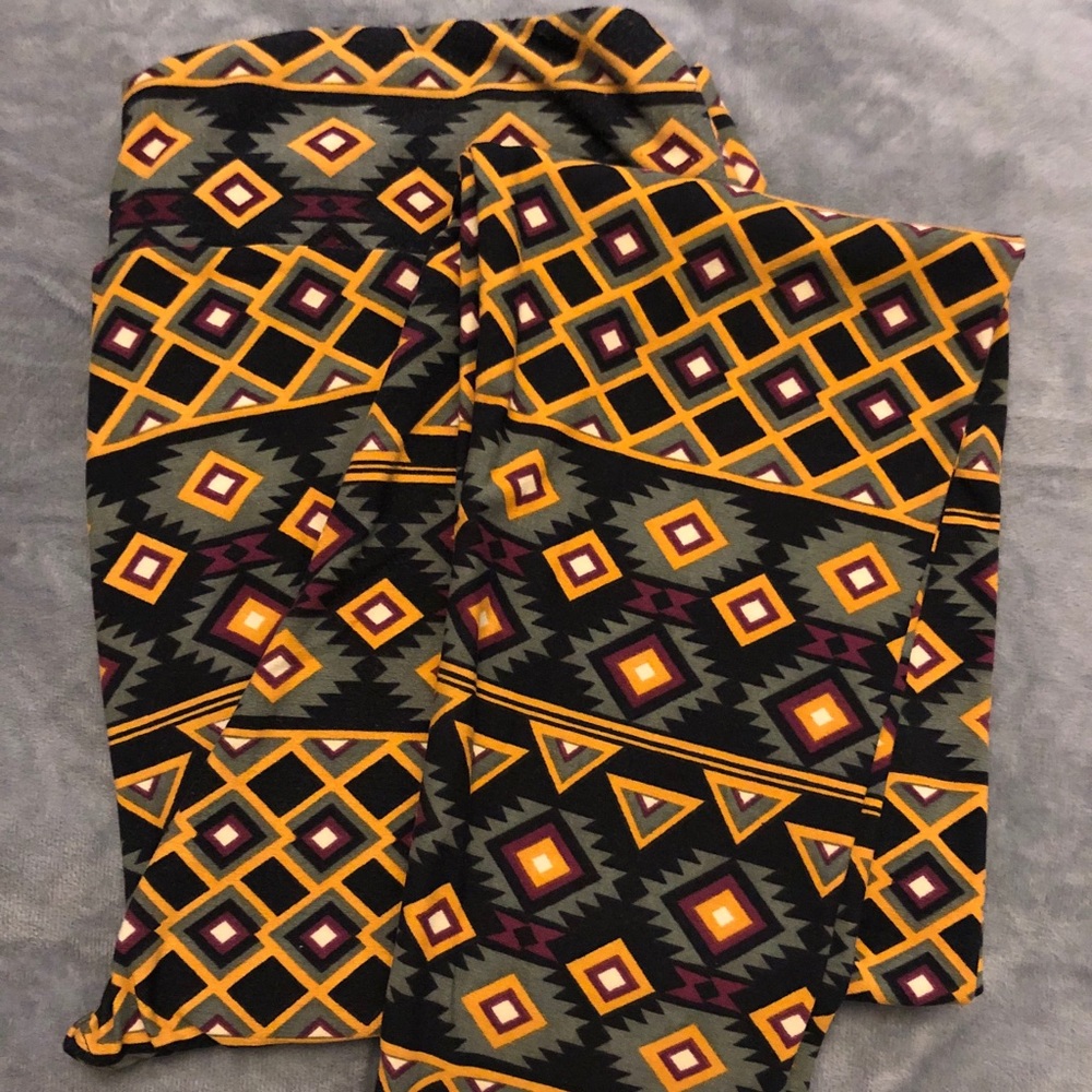 LuLaRoe Tall & Curvy Leggings